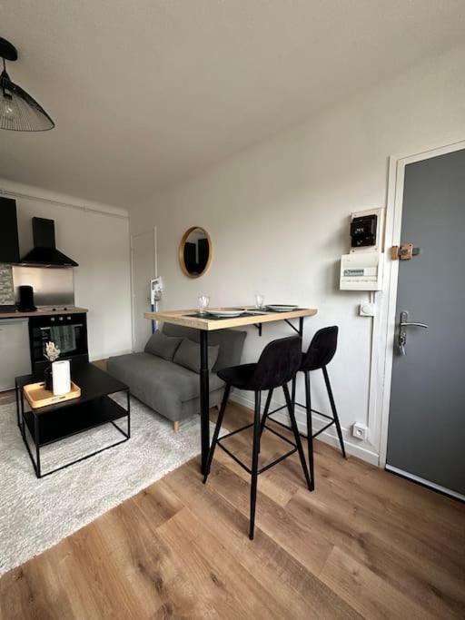 Appartement Proche Paris Et Metro - Parking Prive Maisons-Alfort Exterior foto
